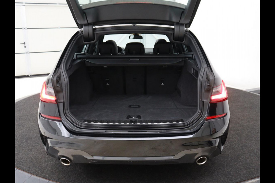 BMW 3 Serie 318i M Sport | Panoramadak | Stoelverwarming | Leder/Alcantara | Carplay | Live Cockpit | Sportstoelen | Full LED | Navigatie | Parkeerhulp | Climate control