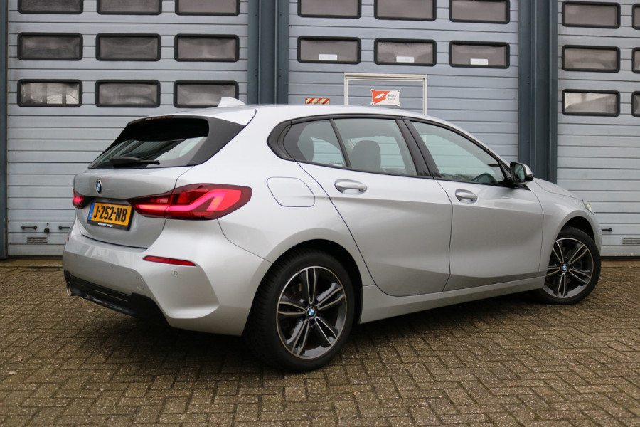 BMW 1-serie 118i Executive Edition Autom Xenon Led Navi Sportzetels 17inch Bj:2020