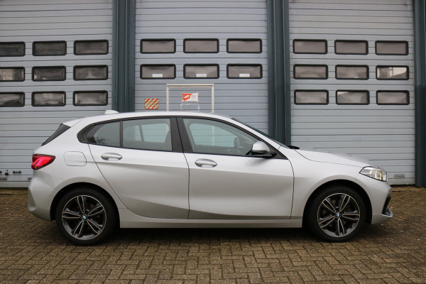 BMW 1-serie 118i Executive Edition Autom Xenon Led Navi Sportzetels 17inch Bj:2020
