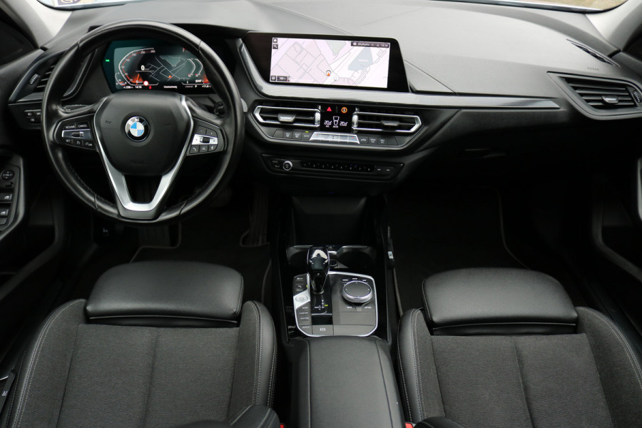 BMW 1-serie 118i Executive Edition Autom Xenon Led Navi Sportzetels 17inch Bj:2020
