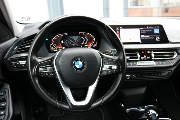 BMW 1-serie 118i Executive Edition Autom Xenon Led Navi Sportzetels 17inch Bj:2020