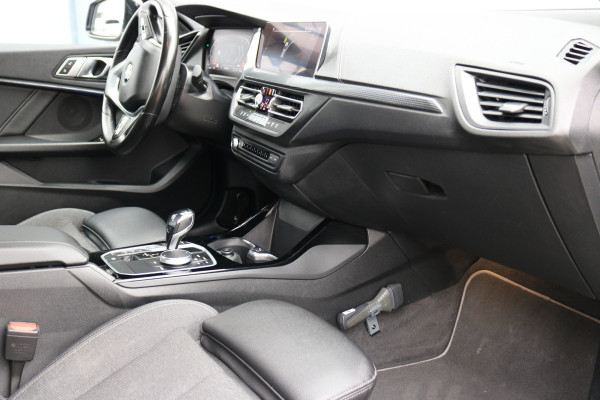 BMW 1-serie 118i Executive Edition Autom Xenon Led Navi Sportzetels 17inch Bj:2020