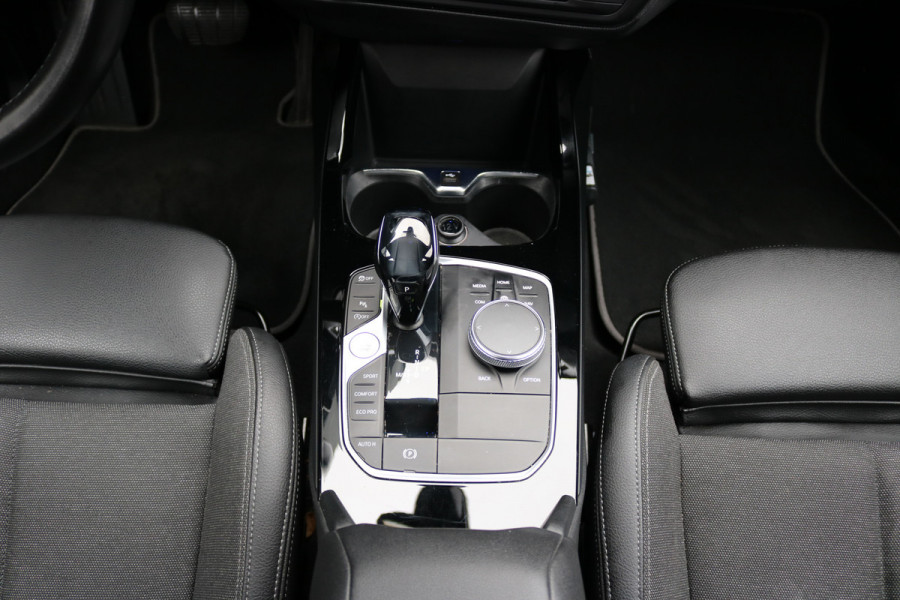 BMW 1-serie 118i Executive Edition Autom Xenon Led Navi Sportzetels 17inch Bj:2020