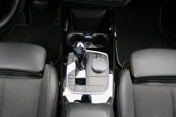 BMW 1-serie 118i Executive Edition Autom Xenon Led Navi Sportzetels 17inch Bj:2020