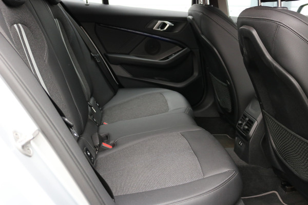 BMW 1-serie 118i Executive Edition Autom Xenon Led Navi Sportzetels 17inch Bj:2020