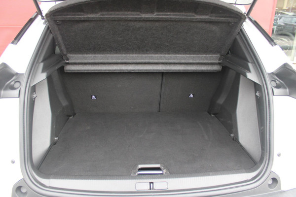 Peugeot 2008 1.2 100PK ALLURE PACK | TREKHAAK | NAVIGATIE | LED KOPLAMPEN | 3-D INSTRUMENTENPANEEL | KEYLESS ENTRY/START | ACHTERUITRIJ CAMERA | CLIMATE CONTROL | APPLE CARPLAY/ANDROID AUTO | CRUISE CONTROL | DAB+ RADIO | PARKEERSENSOREN VOOR + ACHTER |
