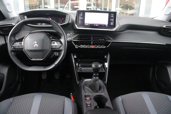 Peugeot 2008 1.2 100PK ALLURE PACK | TREKHAAK | NAVIGATIE | LED KOPLAMPEN | 3-D INSTRUMENTENPANEEL | KEYLESS ENTRY/START | ACHTERUITRIJ CAMERA | CLIMATE CONTROL | APPLE CARPLAY/ANDROID AUTO | CRUISE CONTROL | DAB+ RADIO | PARKEERSENSOREN VOOR + ACHTER |