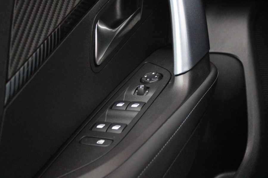 Peugeot 2008 1.2 100PK ALLURE PACK | TREKHAAK | NAVIGATIE | LED KOPLAMPEN | 3-D INSTRUMENTENPANEEL | KEYLESS ENTRY/START | ACHTERUITRIJ CAMERA | CLIMATE CONTROL | APPLE CARPLAY/ANDROID AUTO | CRUISE CONTROL | DAB+ RADIO | PARKEERSENSOREN VOOR + ACHTER |
