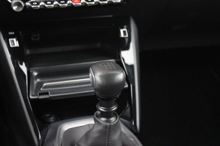 Peugeot 2008 1.2 100PK ALLURE PACK | TREKHAAK | NAVIGATIE | LED KOPLAMPEN | 3-D INSTRUMENTENPANEEL | KEYLESS ENTRY/START | ACHTERUITRIJ CAMERA | CLIMATE CONTROL | APPLE CARPLAY/ANDROID AUTO | CRUISE CONTROL | DAB+ RADIO | PARKEERSENSOREN VOOR + ACHTER |