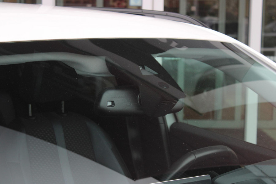 Peugeot 2008 1.2 100PK ALLURE PACK | TREKHAAK | NAVIGATIE | LED KOPLAMPEN | 3-D INSTRUMENTENPANEEL | KEYLESS ENTRY/START | ACHTERUITRIJ CAMERA | CLIMATE CONTROL | APPLE CARPLAY/ANDROID AUTO | CRUISE CONTROL | DAB+ RADIO | PARKEERSENSOREN VOOR + ACHTER |