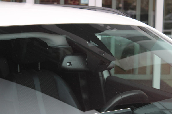 Peugeot 2008 1.2 100PK ALLURE PACK | TREKHAAK | NAVIGATIE | LED KOPLAMPEN | 3-D INSTRUMENTENPANEEL | KEYLESS ENTRY/START | ACHTERUITRIJ CAMERA | CLIMATE CONTROL | APPLE CARPLAY/ANDROID AUTO | CRUISE CONTROL | DAB+ RADIO | PARKEERSENSOREN VOOR + ACHTER |