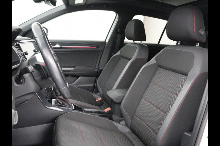 Volkswagen T-Roc 1.5 TSI Sport | Panoramadak | Adaptive cruise | Keyless | Carplay | Navigatie | Full LED | Virtual Cockpit | Climate control | Parkeerhulp | Bluetooth
