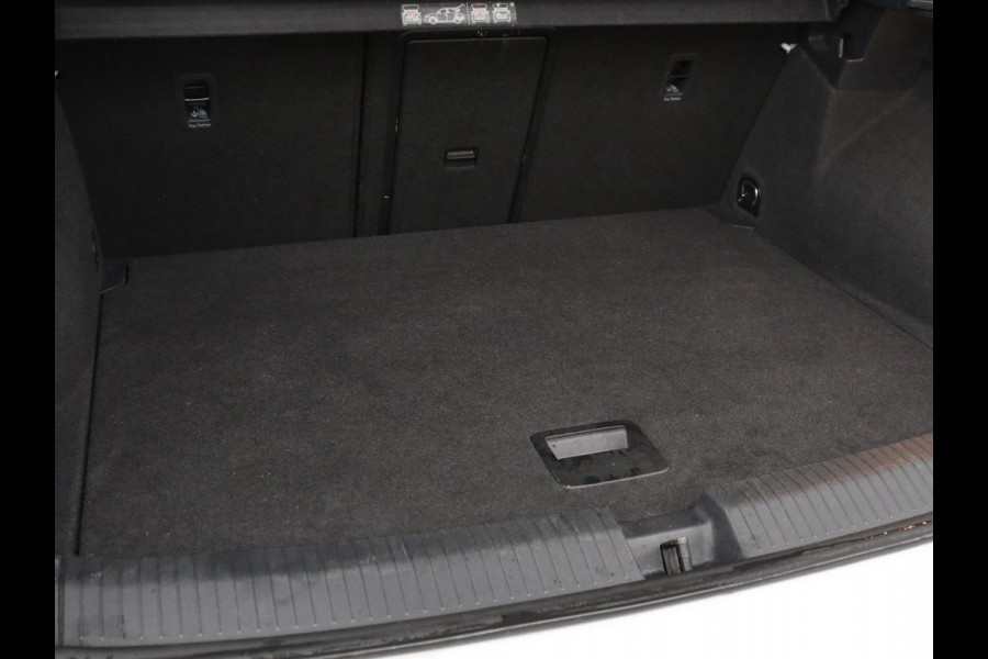 Volkswagen T-Roc 1.5 TSI Sport | Panoramadak | Adaptive cruise | Keyless | Carplay | Navigatie | Full LED | Virtual Cockpit | Climate control | Parkeerhulp | Bluetooth