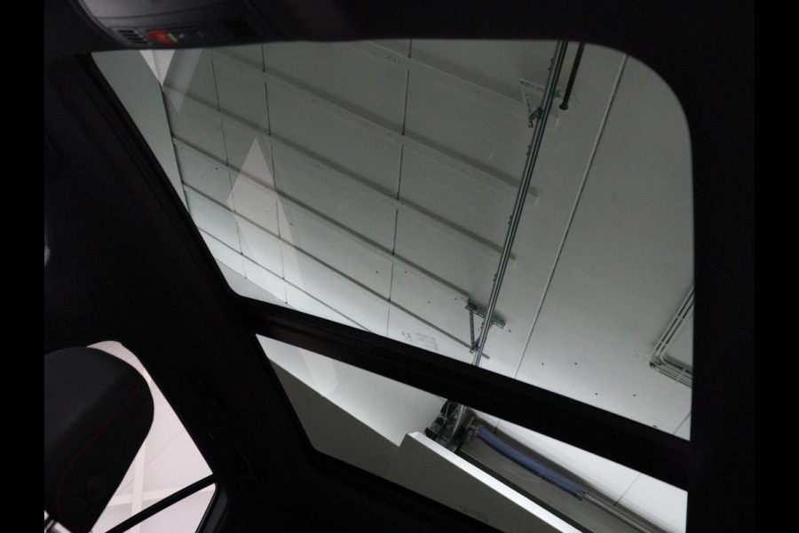 Volkswagen T-Roc 1.5 TSI Sport | Panoramadak | Adaptive cruise | Keyless | Carplay | Navigatie | Full LED | Virtual Cockpit | Climate control | Parkeerhulp | Bluetooth