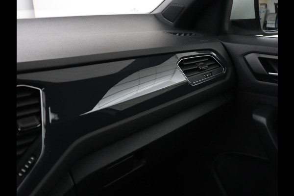 Volkswagen T-Roc 1.5 TSI Sport | Panoramadak | Adaptive cruise | Keyless | Carplay | Navigatie | Full LED | Virtual Cockpit | Climate control | Parkeerhulp | Bluetooth