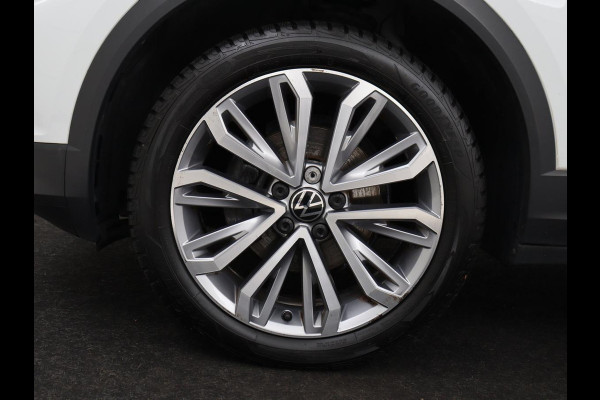 Volkswagen T-Roc 1.5 TSI Sport | Panoramadak | Adaptive cruise | Keyless | Carplay | Navigatie | Full LED | Virtual Cockpit | Climate control | Parkeerhulp | Bluetooth