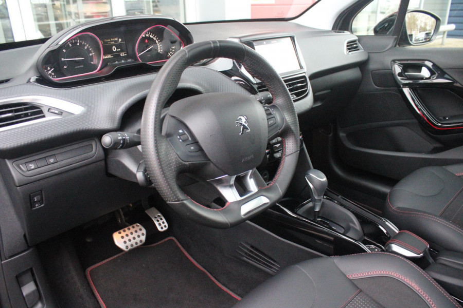 Peugeot 2008 1.2 130PK AUTOMAAT GT-LINE | AFNEEMBARE TREKHAAK | PANORAMA DAK | STOEL VERWARMING | LICHTMETALEN VELGEN 17" | ALL SEASON BANDEN | CLIMATE CONTROL | CRUISE CONTROL | NAVIGATIE | APPLE CARPLAY/ANDROID AUTO | ACHTERUITRIJ CAMERA | EERSTE EIGENAAR! |