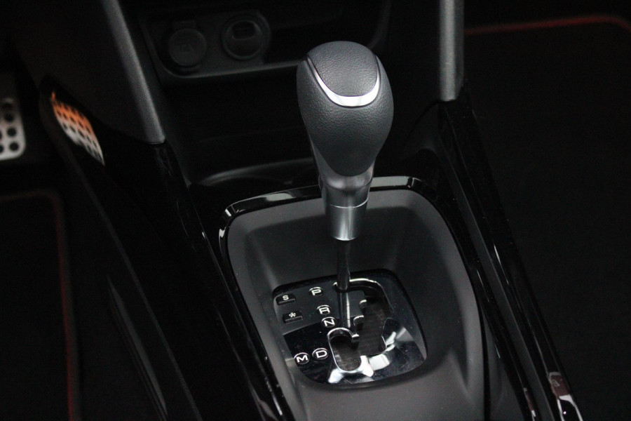 Peugeot 2008 1.2 130PK AUTOMAAT GT-LINE | AFNEEMBARE TREKHAAK | PANORAMA DAK | STOEL VERWARMING | LICHTMETALEN VELGEN 17" | ALL SEASON BANDEN | CLIMATE CONTROL | CRUISE CONTROL | NAVIGATIE | APPLE CARPLAY/ANDROID AUTO | ACHTERUITRIJ CAMERA | EERSTE EIGENAAR! |