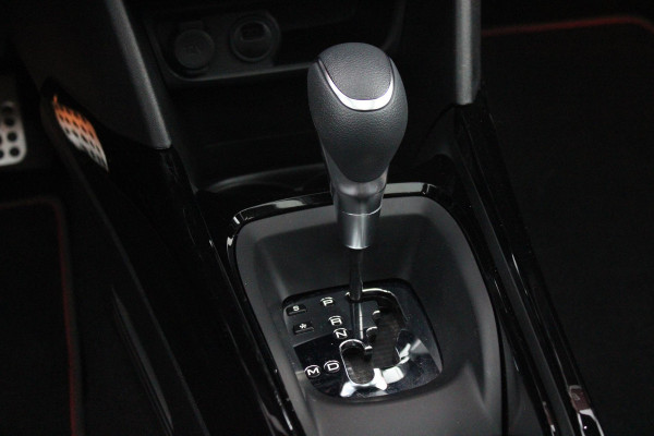 Peugeot 2008 1.2 130PK AUTOMAAT GT-LINE | AFNEEMBARE TREKHAAK | PANORAMA DAK | STOEL VERWARMING | LICHTMETALEN VELGEN 17" | ALL SEASON BANDEN | CLIMATE CONTROL | CRUISE CONTROL | NAVIGATIE | APPLE CARPLAY/ANDROID AUTO | ACHTERUITRIJ CAMERA | EERSTE EIGENAAR! |