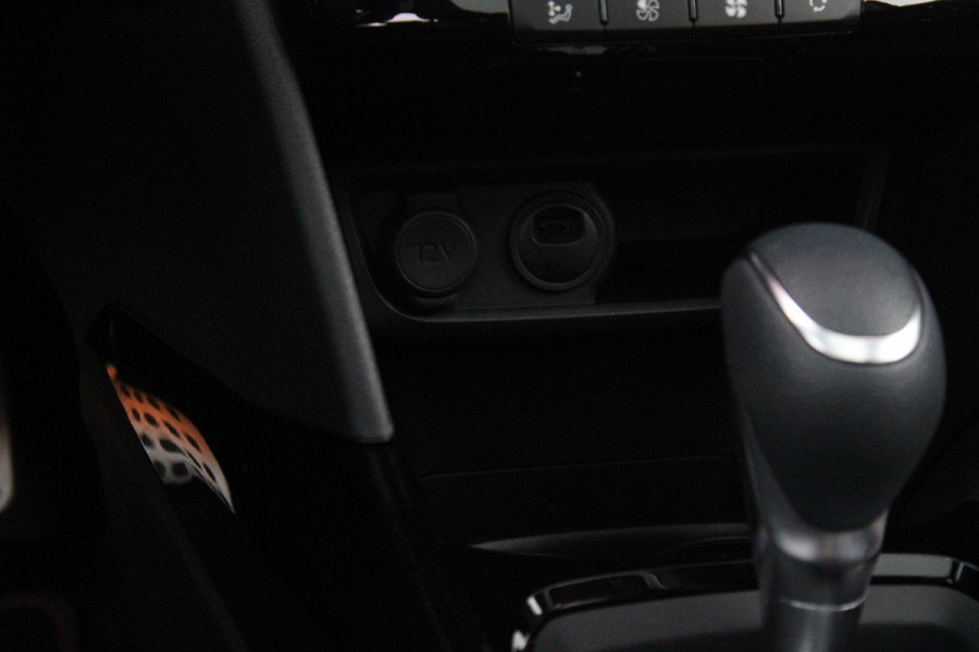 Peugeot 2008 1.2 130PK AUTOMAAT GT-LINE | AFNEEMBARE TREKHAAK | PANORAMA DAK | STOEL VERWARMING | LICHTMETALEN VELGEN 17" | ALL SEASON BANDEN | CLIMATE CONTROL | CRUISE CONTROL | NAVIGATIE | APPLE CARPLAY/ANDROID AUTO | ACHTERUITRIJ CAMERA | EERSTE EIGENAAR! |