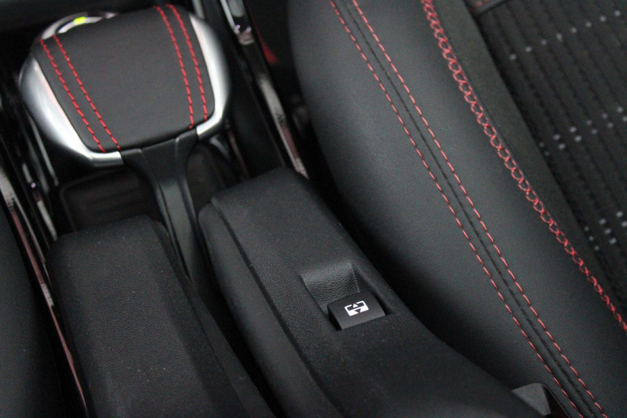 Peugeot 2008 1.2 130PK AUTOMAAT GT-LINE | AFNEEMBARE TREKHAAK | PANORAMA DAK | STOEL VERWARMING | LICHTMETALEN VELGEN 17" | ALL SEASON BANDEN | CLIMATE CONTROL | CRUISE CONTROL | NAVIGATIE | APPLE CARPLAY/ANDROID AUTO | ACHTERUITRIJ CAMERA | EERSTE EIGENAAR! |