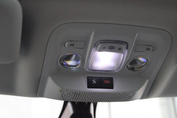 Peugeot 2008 1.2 130PK AUTOMAAT GT-LINE | AFNEEMBARE TREKHAAK | PANORAMA DAK | STOEL VERWARMING | LICHTMETALEN VELGEN 17" | ALL SEASON BANDEN | CLIMATE CONTROL | CRUISE CONTROL | NAVIGATIE | APPLE CARPLAY/ANDROID AUTO | ACHTERUITRIJ CAMERA | EERSTE EIGENAAR! |