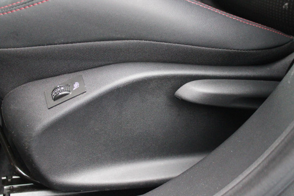 Peugeot 2008 1.2 130PK AUTOMAAT GT-LINE | AFNEEMBARE TREKHAAK | PANORAMA DAK | STOEL VERWARMING | LICHTMETALEN VELGEN 17" | ALL SEASON BANDEN | CLIMATE CONTROL | CRUISE CONTROL | NAVIGATIE | APPLE CARPLAY/ANDROID AUTO | ACHTERUITRIJ CAMERA | EERSTE EIGENAAR! |