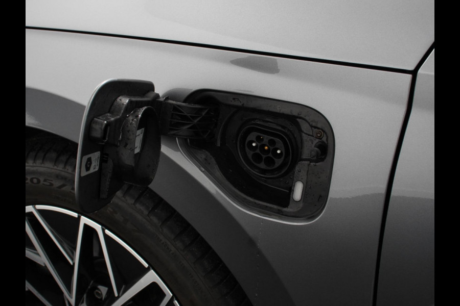 Škoda Octavia Combi 1.4 TSI iV PHEV Business Edition Plus | DEMO ! |  Navigatie | Apple Carplay/Android Auto | Climate Control | Cruise Control | Parkeer sensoren | Camera | Full LED | 17" LM Velgen