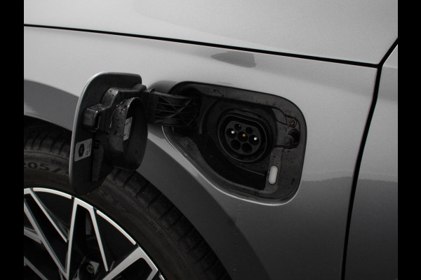 Škoda Octavia Combi 1.4 TSI iV PHEV Business Edition Plus | DEMO ! |  Navigatie | Apple Carplay/Android Auto | Climate Control | Cruise Control | Parkeer sensoren | Camera | Full LED | 17" LM Velgen