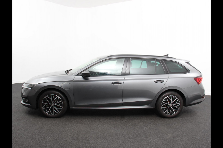 Škoda Octavia Combi 1.4 TSI iV PHEV Business Edition Plus | DEMO ! |  Navigatie | Apple Carplay/Android Auto | Climate Control | Cruise Control | Parkeer sensoren | Camera | Full LED | 17" LM Velgen