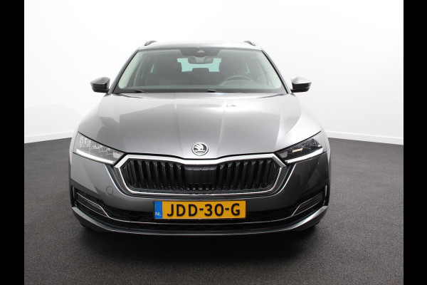 Škoda Octavia Combi 1.4 TSI iV PHEV Business Edition Plus | DEMO ! |  Navigatie | Apple Carplay/Android Auto | Climate Control | Cruise Control | Parkeer sensoren | Camera | Full LED | 17" LM Velgen