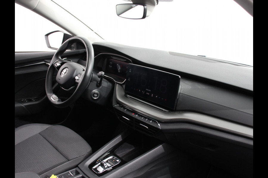 Škoda Octavia Combi 1.4 TSI iV PHEV Business Edition Plus | DEMO ! |  Navigatie | Apple Carplay/Android Auto | Climate Control | Cruise Control | Parkeer sensoren | Camera | Full LED | 17" LM Velgen