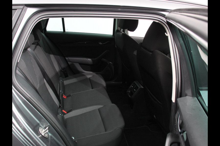 Škoda Octavia Combi 1.4 TSI iV PHEV Business Edition Plus | DEMO ! |  Navigatie | Apple Carplay/Android Auto | Climate Control | Cruise Control | Parkeer sensoren | Camera | Full LED | 17" LM Velgen