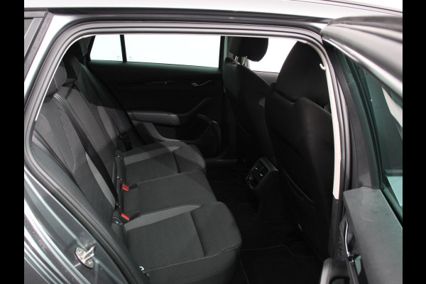 Škoda Octavia Combi 1.4 TSI iV PHEV Business Edition Plus | DEMO ! |  Navigatie | Apple Carplay/Android Auto | Climate Control | Cruise Control | Parkeer sensoren | Camera | Full LED | 17" LM Velgen
