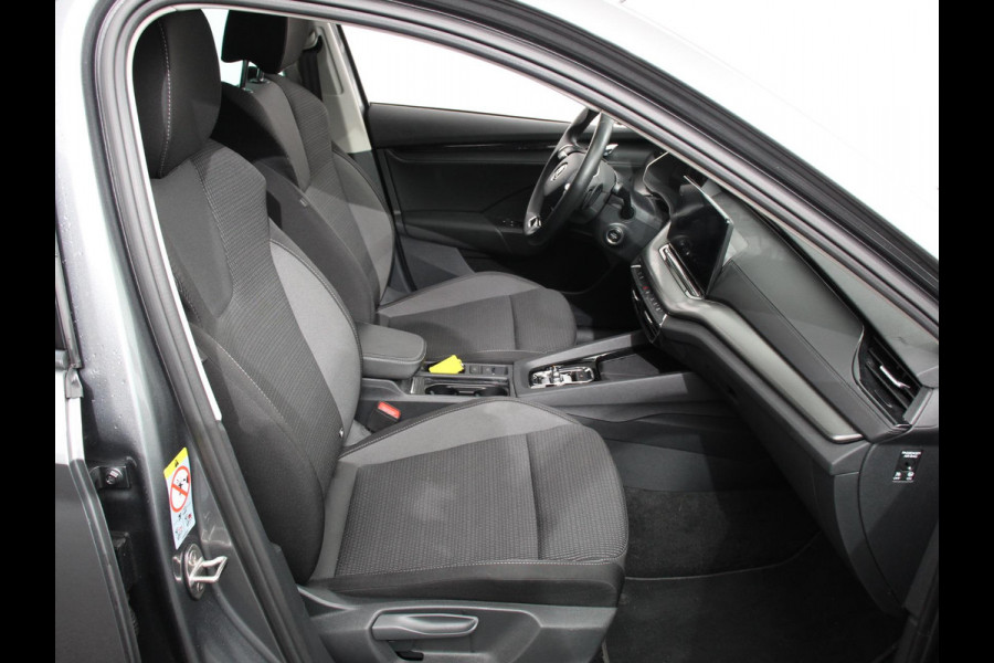 Škoda Octavia Combi 1.4 TSI iV PHEV Business Edition Plus | DEMO ! |  Navigatie | Apple Carplay/Android Auto | Climate Control | Cruise Control | Parkeer sensoren | Camera | Full LED | 17" LM Velgen