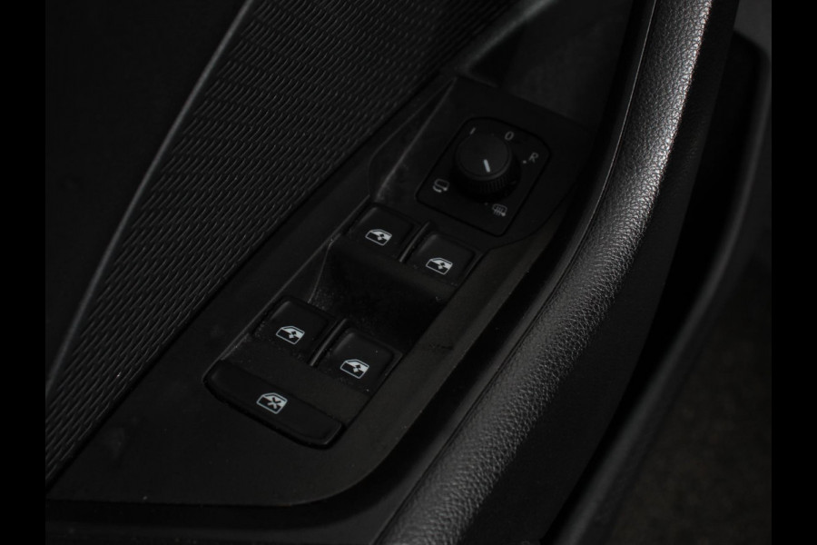 Škoda Octavia Combi 1.4 TSI iV PHEV Business Edition Plus | DEMO ! |  Navigatie | Apple Carplay/Android Auto | Climate Control | Cruise Control | Parkeer sensoren | Camera | Full LED | 17" LM Velgen