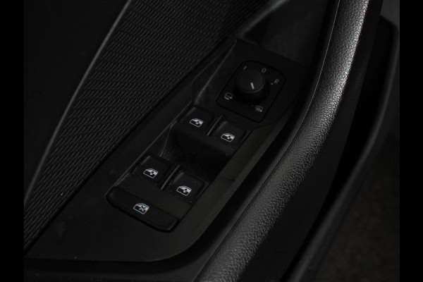 Škoda Octavia Combi 1.4 TSI iV PHEV Business Edition Plus | DEMO ! |  Navigatie | Apple Carplay/Android Auto | Climate Control | Cruise Control | Parkeer sensoren | Camera | Full LED | 17" LM Velgen