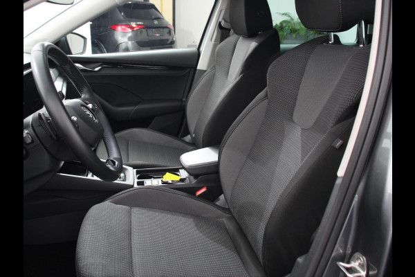 Škoda Octavia Combi 1.4 TSI iV PHEV Business Edition Plus | DEMO ! |  Navigatie | Apple Carplay/Android Auto | Climate Control | Cruise Control | Parkeer sensoren | Camera | Full LED | 17" LM Velgen