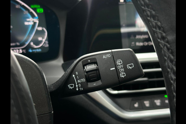BMW 3 Serie Touring 320e Business Edition Plus | M sport | Pano | HUD | Leder