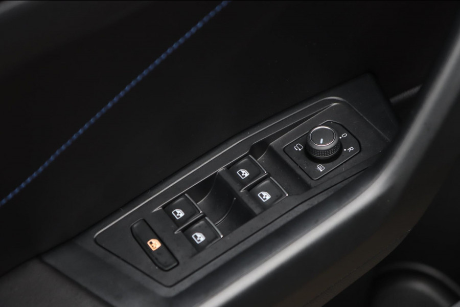 Volkswagen T-Roc 2.0 TSI 4Motion R 300PK / PANODAK / AKRA / VIRTUAL / ACC / KEYLESS / CAMERA / CARPLAY