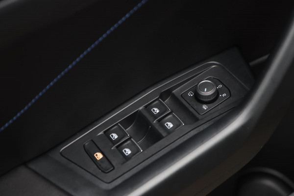 Volkswagen T-Roc 2.0 TSI 4Motion R 300PK / PANODAK / AKRA / VIRTUAL / ACC / KEYLESS / CAMERA / CARPLAY