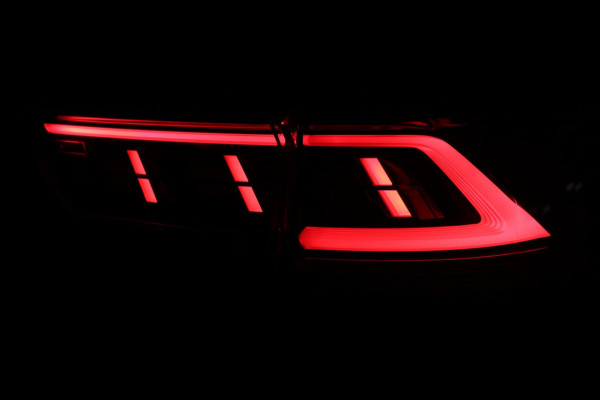 Volkswagen T-Roc 2.0 TSI 4Motion R 300PK / PANODAK / AKRA / VIRTUAL / ACC / KEYLESS / CAMERA / CARPLAY