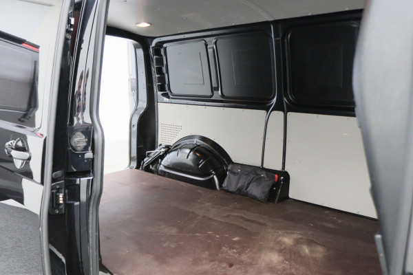 Volkswagen Transporter 2.0 TDI 150 PK L2H1 Highline 3-Zits, Verwarmde Voorruit, Apple Carplay, Cruise, PDC, DAB, Trekhaak, 18''