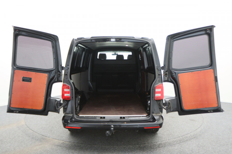 Volkswagen Transporter 2.0 TDI 150 PK L2H1 Highline 3-Zits, Verwarmde Voorruit, Apple Carplay, Cruise, PDC, DAB, Trekhaak, 18''
