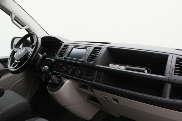 Volkswagen Transporter 2.0 TDI 150 PK L2H1 Highline 3-Zits, Verwarmde Voorruit, Apple Carplay, Cruise, PDC, DAB, Trekhaak, 18''