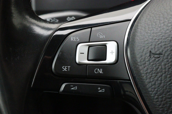 Volkswagen Transporter 2.0 TDI 150 PK L2H1 Highline 3-Zits, Verwarmde Voorruit, Apple Carplay, Cruise, PDC, DAB, Trekhaak, 18''