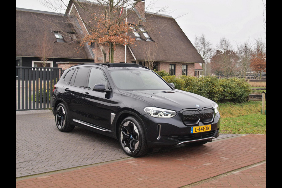 BMW iX3 High Executive 80 kWh | Panoramadak | 360 Camera | Harman Kardon | Head-Up Display | Apple Carplay |