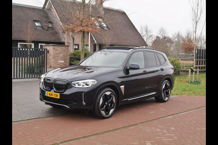 BMW iX3 High Executive 80 kWh | Panoramadak | 360 Camera | Harman Kardon | Head-Up Display | Apple Carplay |