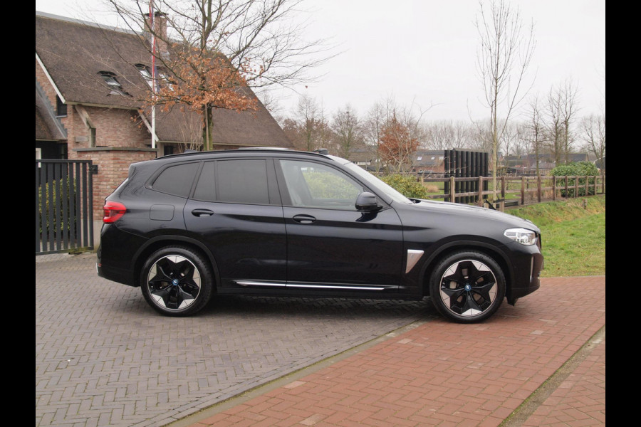 BMW iX3 High Executive 80 kWh | Panoramadak | 360 Camera | Harman Kardon | Head-Up Display | Apple Carplay |