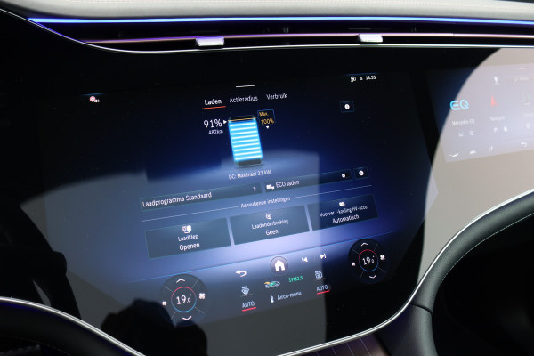 Mercedes-Benz EQE SUV 350+ AMG Line 96 kWh | Airmatic | Hyperscreen | Achterasbesturing | Distronic+ | Massage | Trekhaak | Burmester | HUD | Stoelventilatie | Verwarmd Stuurwiel | Digital Light | Leder | 22kW |